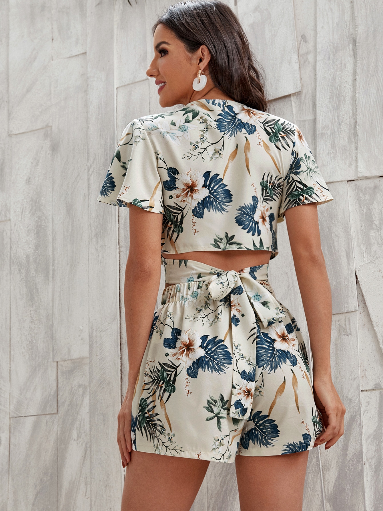 SHEIN VCAY Summer Beach Floral Tropical Print Crop Wrap Summer Beach Top With Shorts Two Piece Set SHEIN EUR main 1